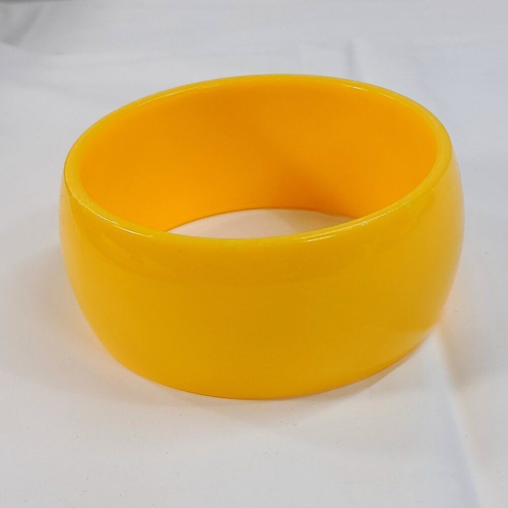 Vintage‎ Yellow bangle bracelet lemon lucite plastic chunky Mod 70s 80s modern